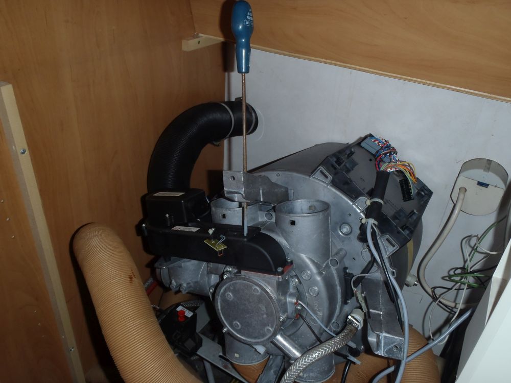 Truma Trumatic C3402 boiler inspection and troubleshooting – Motor